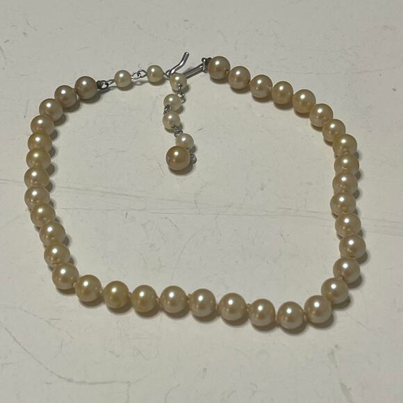 Faux pearl necklace creamy white knotted vintage or vintage look 15" jewelry - Picture 8 of 10
